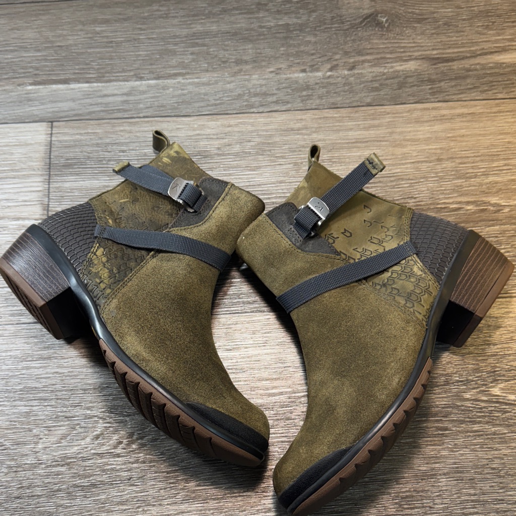 Keen Olive Green Ankle Boots Woman’s Size 8 (S199)